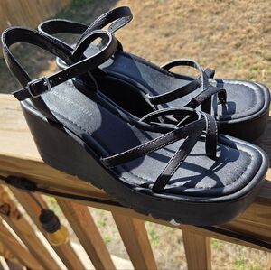 MADDEN GIRL SIZE 8 PLATFORM BLACK SANDALS